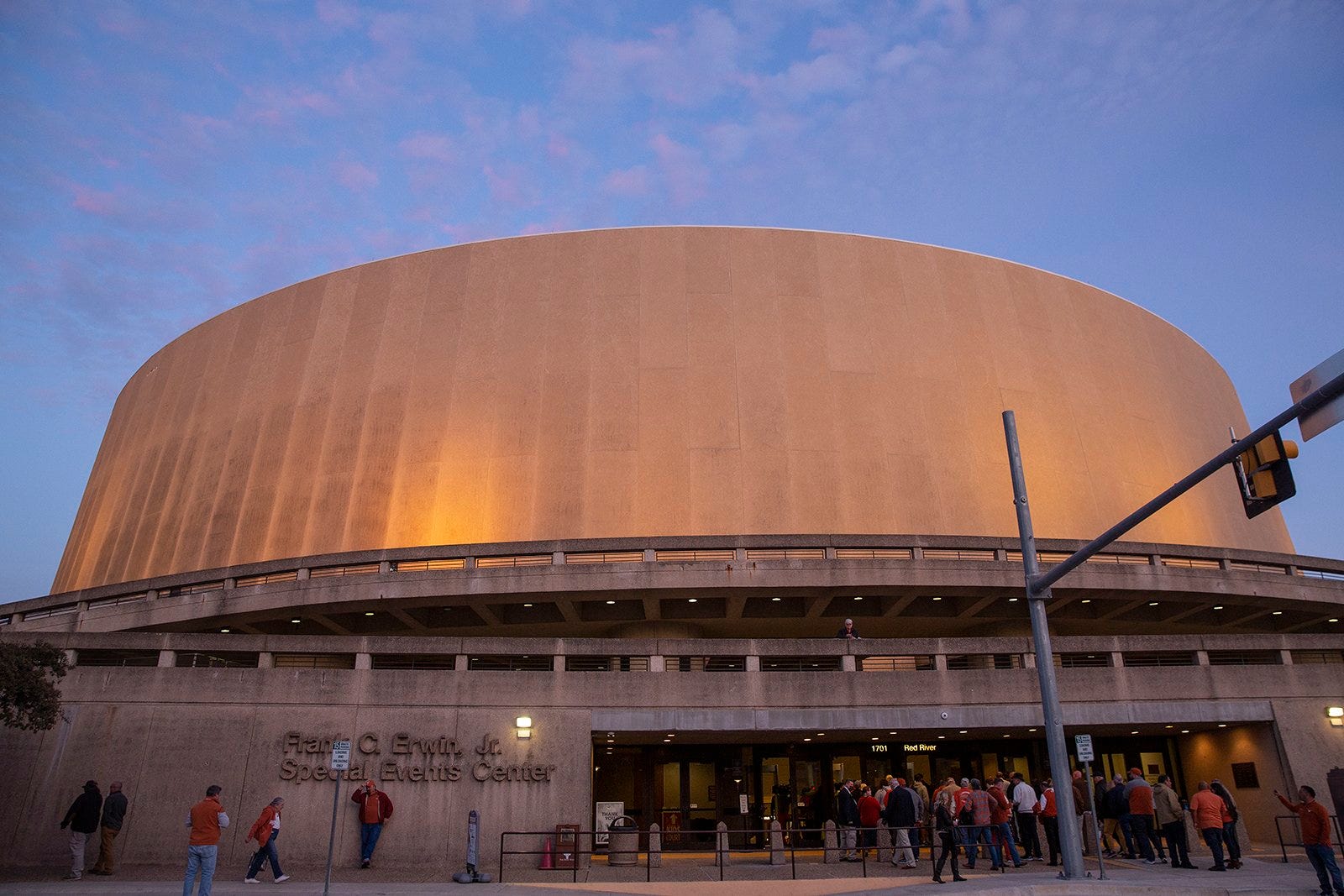 this-date-in-texas-history-texas-men-s-basketball-team-bids-farewell