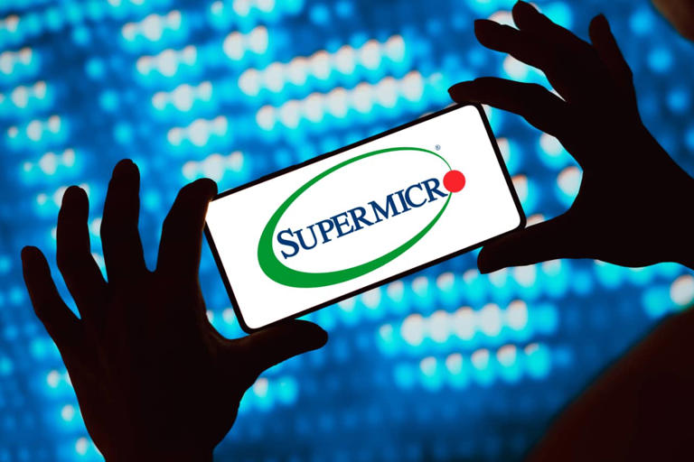 Super Micro stock rises after plunge. Why this analyst is backing a ...