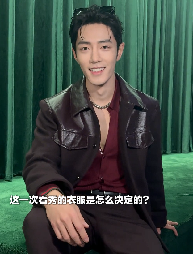 54岁胡兵伦敦走秀，与外国小鲜肉同框霸气十足赢麻了