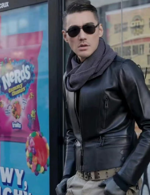 54岁胡兵伦敦走秀，与外国小鲜肉同框霸气十足赢麻了