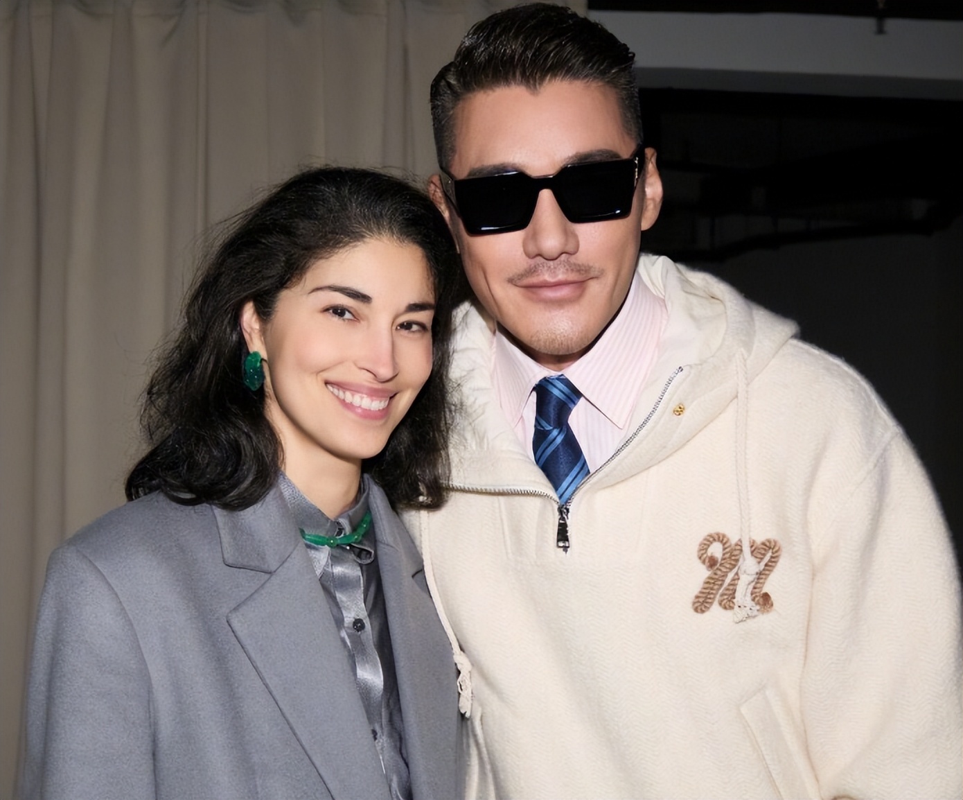 54岁胡兵伦敦走秀，与外国小鲜肉同框霸气十足赢麻了