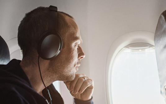 Noise-cancelling headphones may be fuelling a rise in neurological disorders - Knape/E+