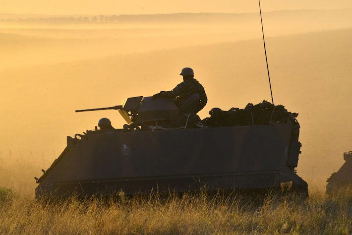 Carro de combate do Exército: corporação somou antipatia dos bolsonaristas à da esquerda, diz CEO da AtlasIntel Foto: Exército Brasileiro