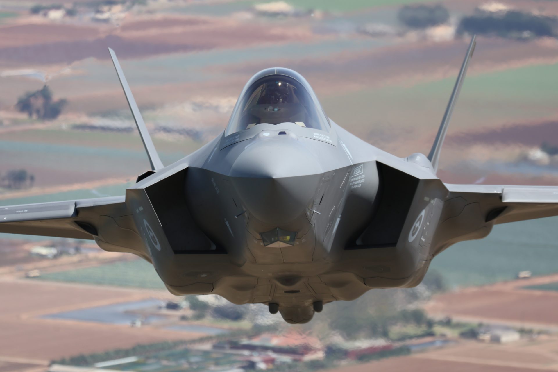 Aerial Encounter: a Russian pilot filmed a close encounter with an F-35 ...