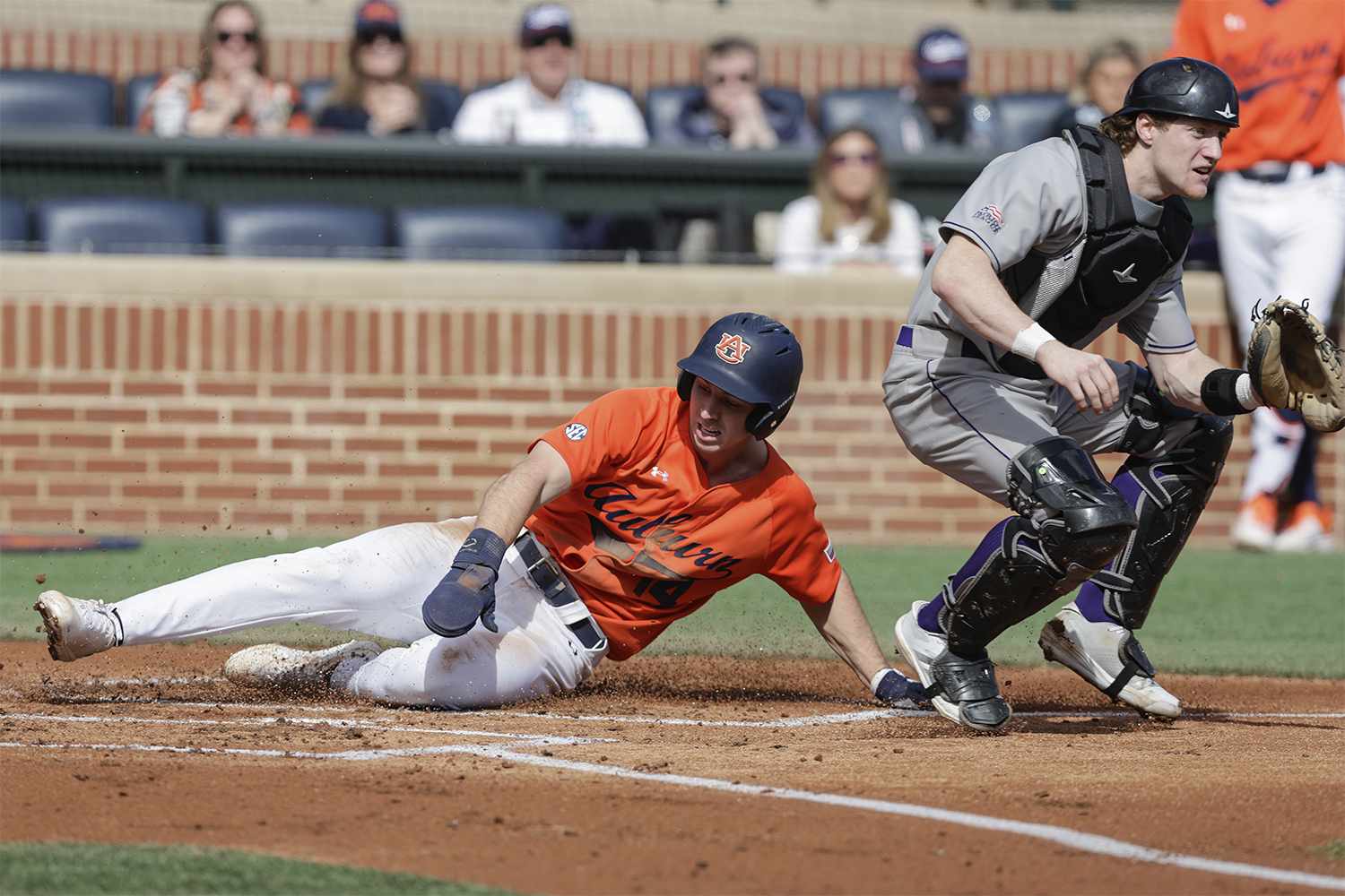 'Inspiring' College Baseball Star Hits a Home Run in Game Just Hours(00)