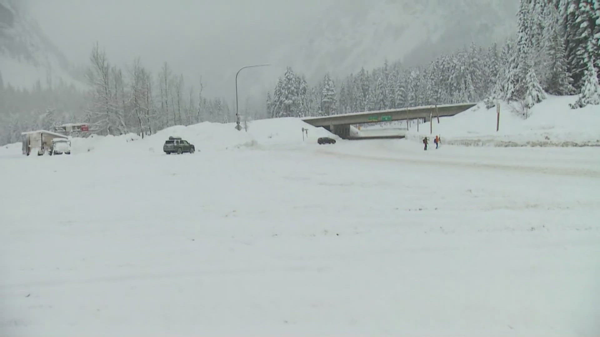 snoqualmie-pass-road-conditions-making-it-difficult-for-drivers