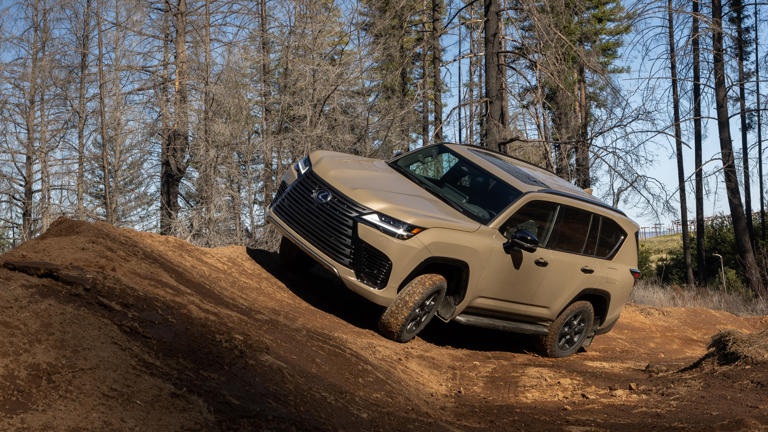 レクサスLX700h“オーバートレイル”（4WD/10AT）【海外試乗記】