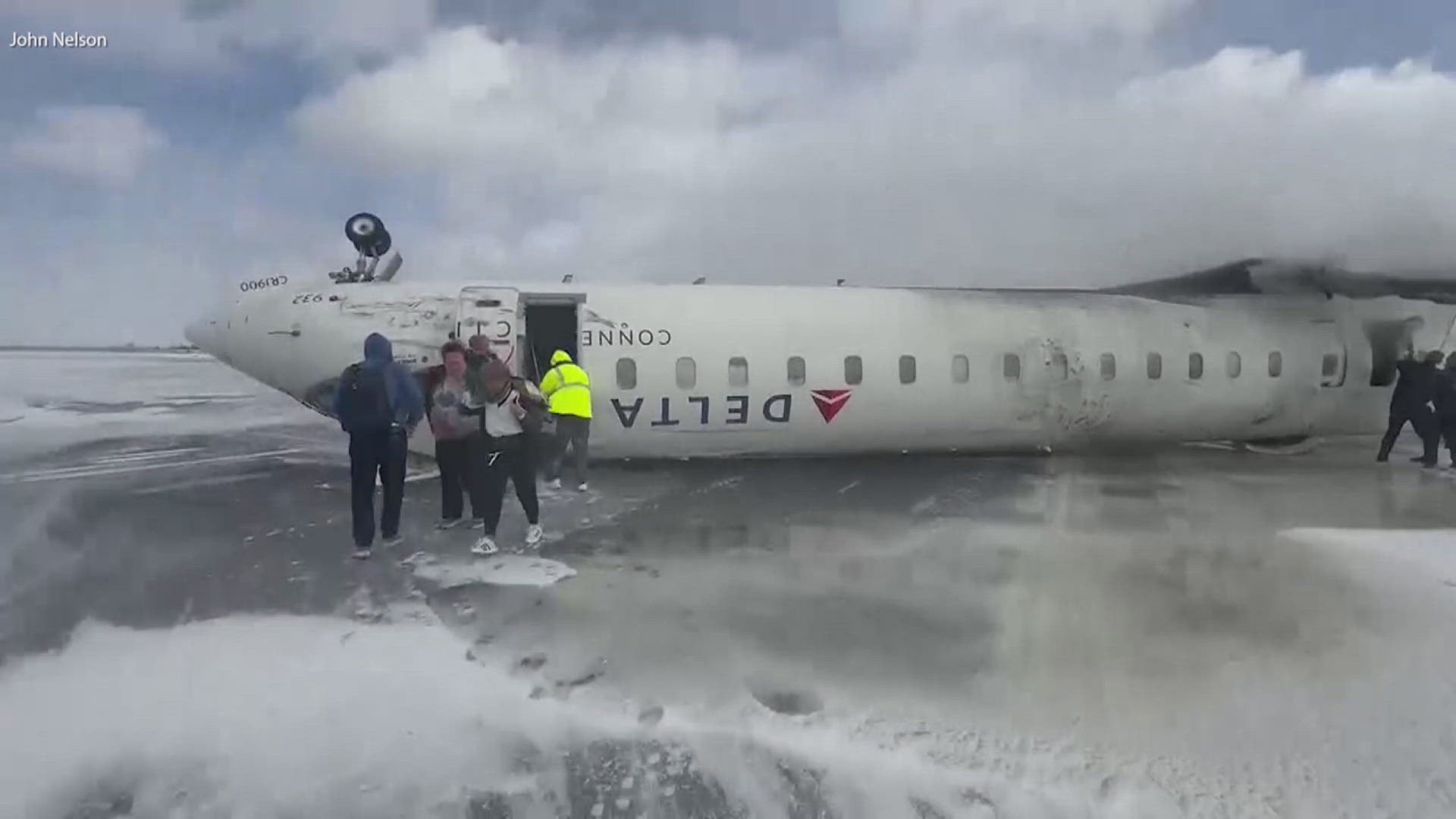 18 injured, no deaths in plane crash in Toronto