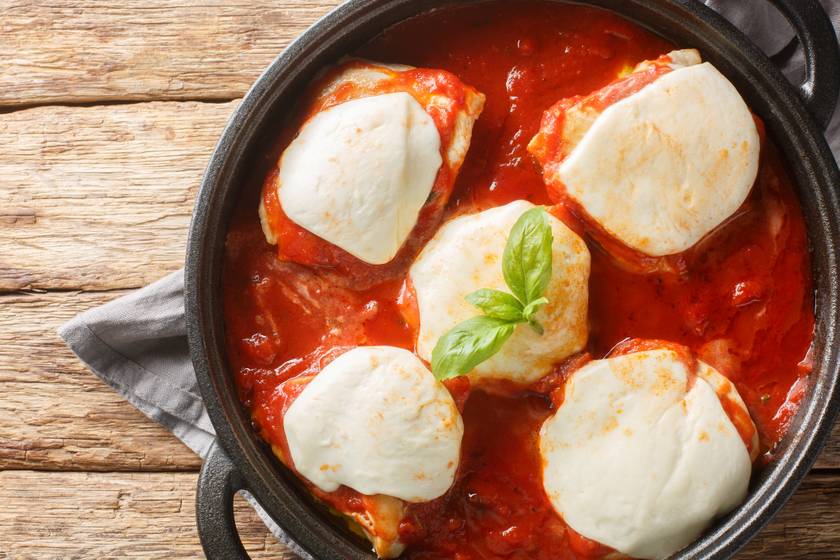 Olasz csirkemell paradicsomszószban: a pizzaiola csirke két nagy ...