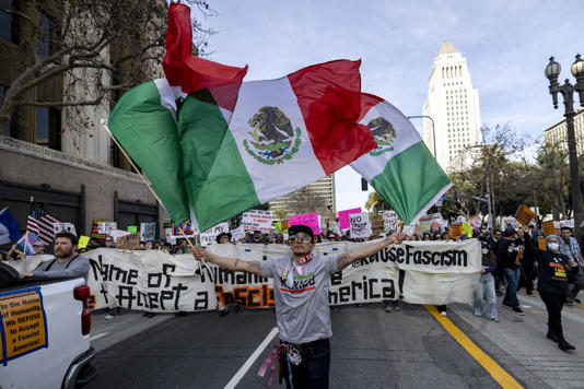 Organizaciones en favor de los inmigrantes convocaron a la manifestación en Los Ángeles.