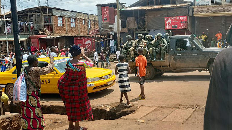 Солдаты патрулируют Букаву, несмотря на недавние нападения на повстанцев M23