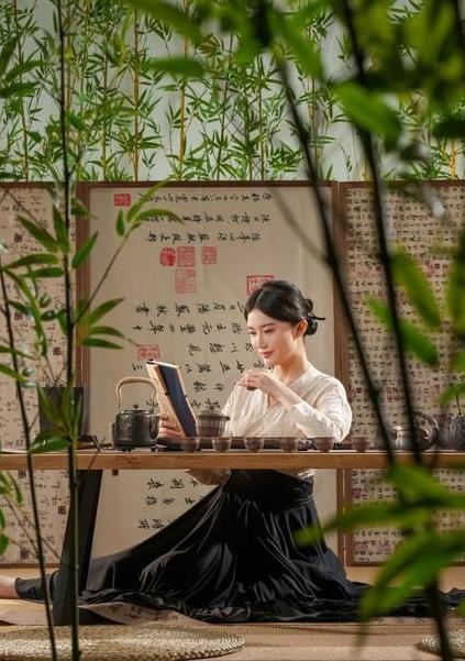 �ŵ�ʫ�������������֣���Խʱ�ղ����𻨣�˭������ǿ��ϣ�