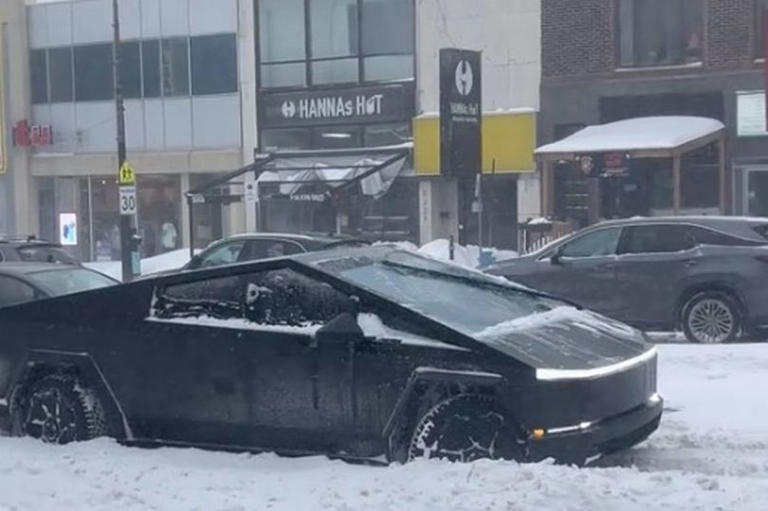 Despite this, one thing that can unite people in a country so divided is a now-viral video of the car attempting to escape a snowbank while other vehicles just drive on by.