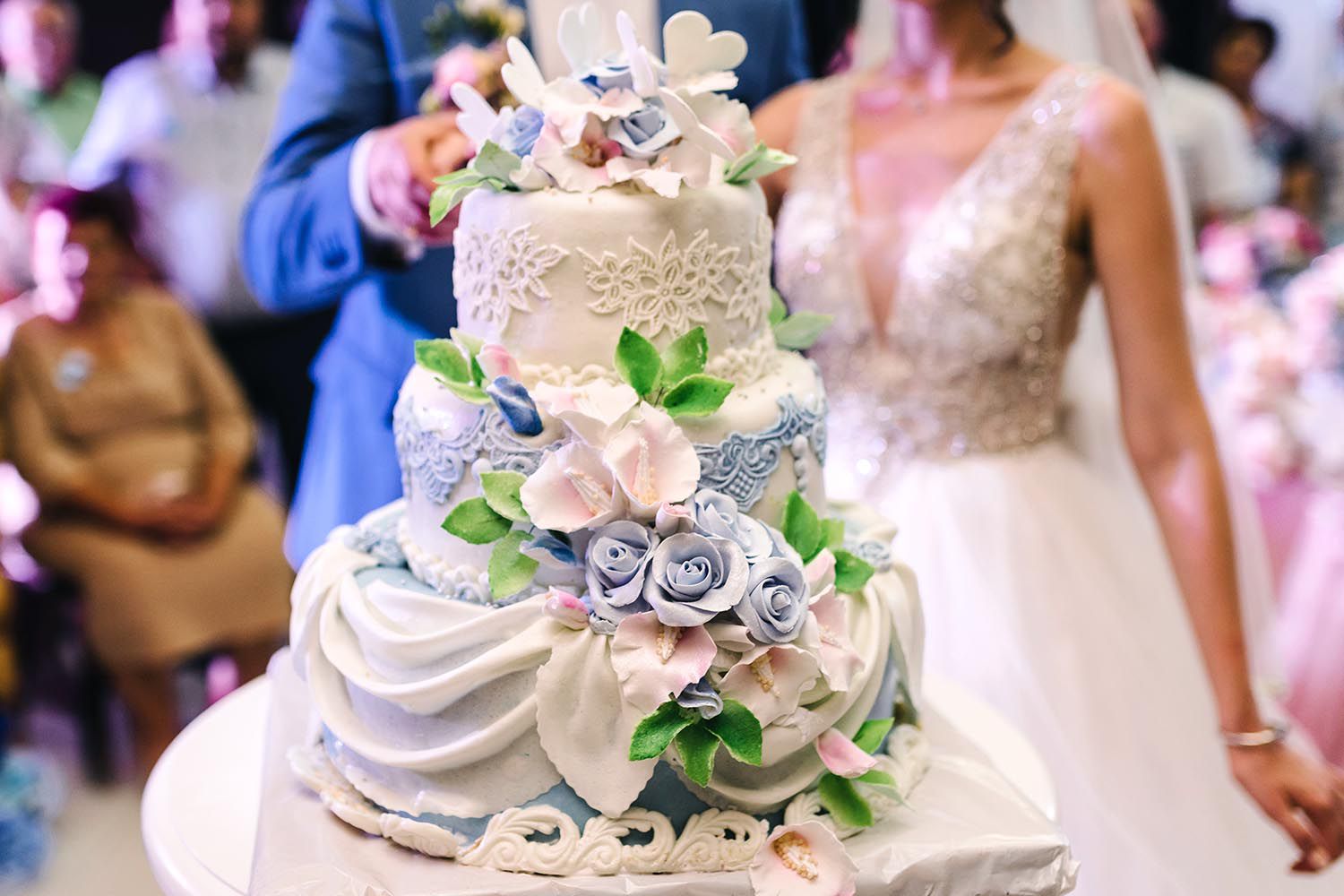 Bride's Mom Tries to Steal Wedding Cake and Replace It with 'Cheap