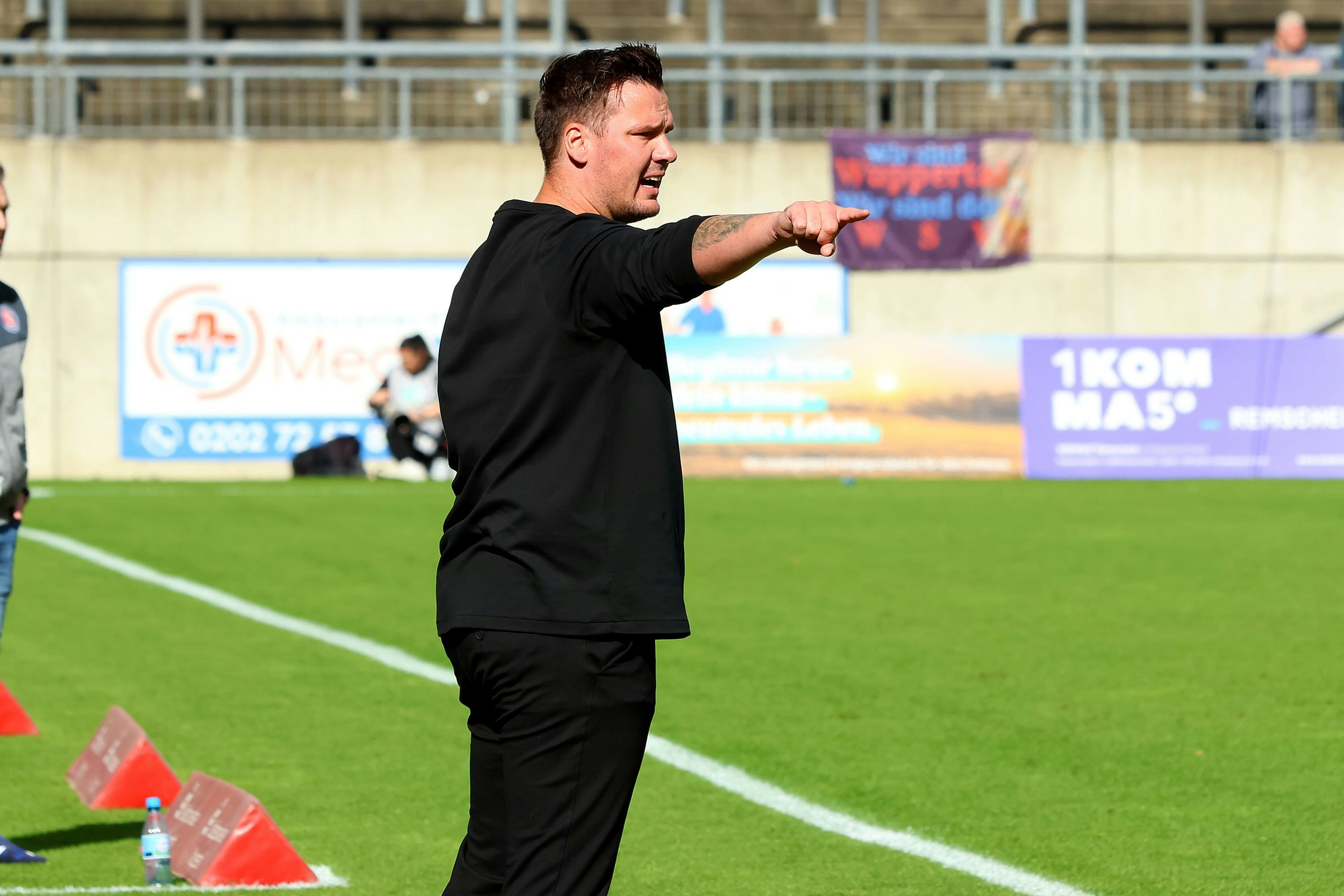 Mitten im Abstiegskampf: Ex-FC-Profi jetzt Trainer und Sport-Boss ...