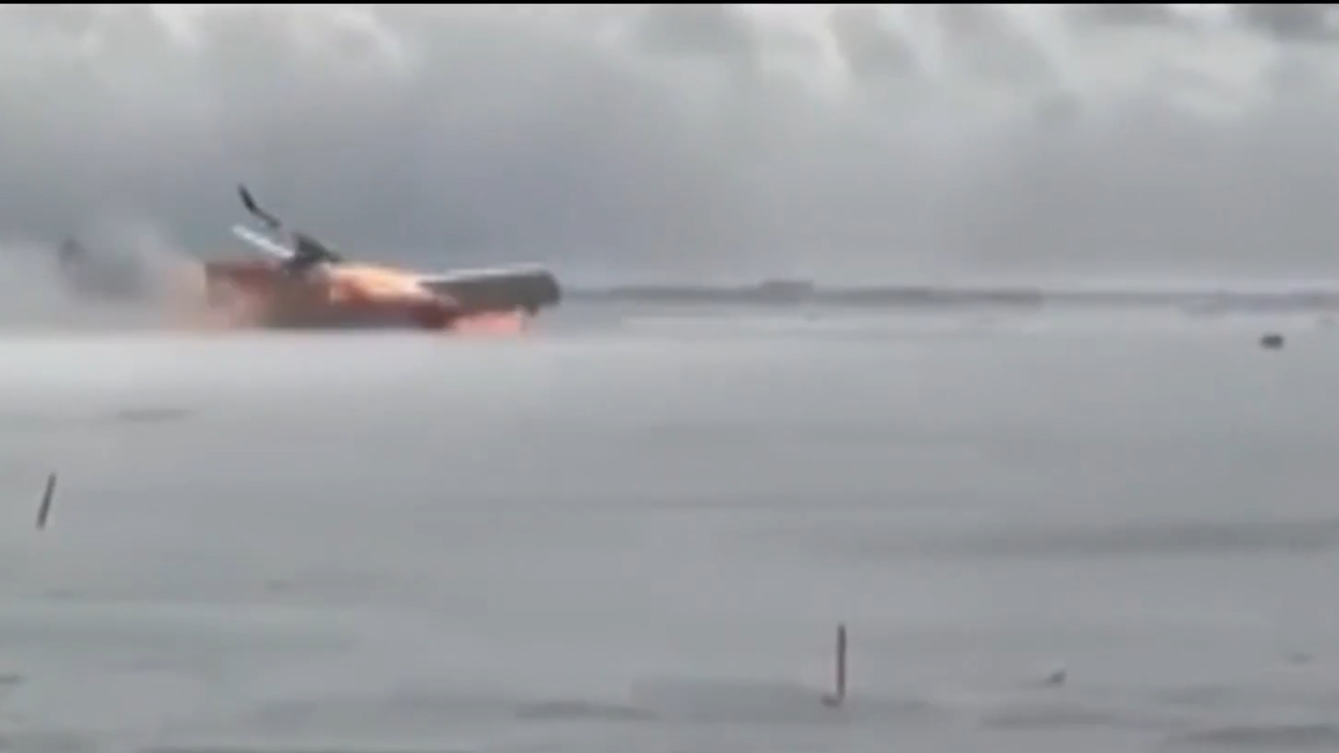 Dramatic footage shows moment plane crashes and bursts into flames in(02)