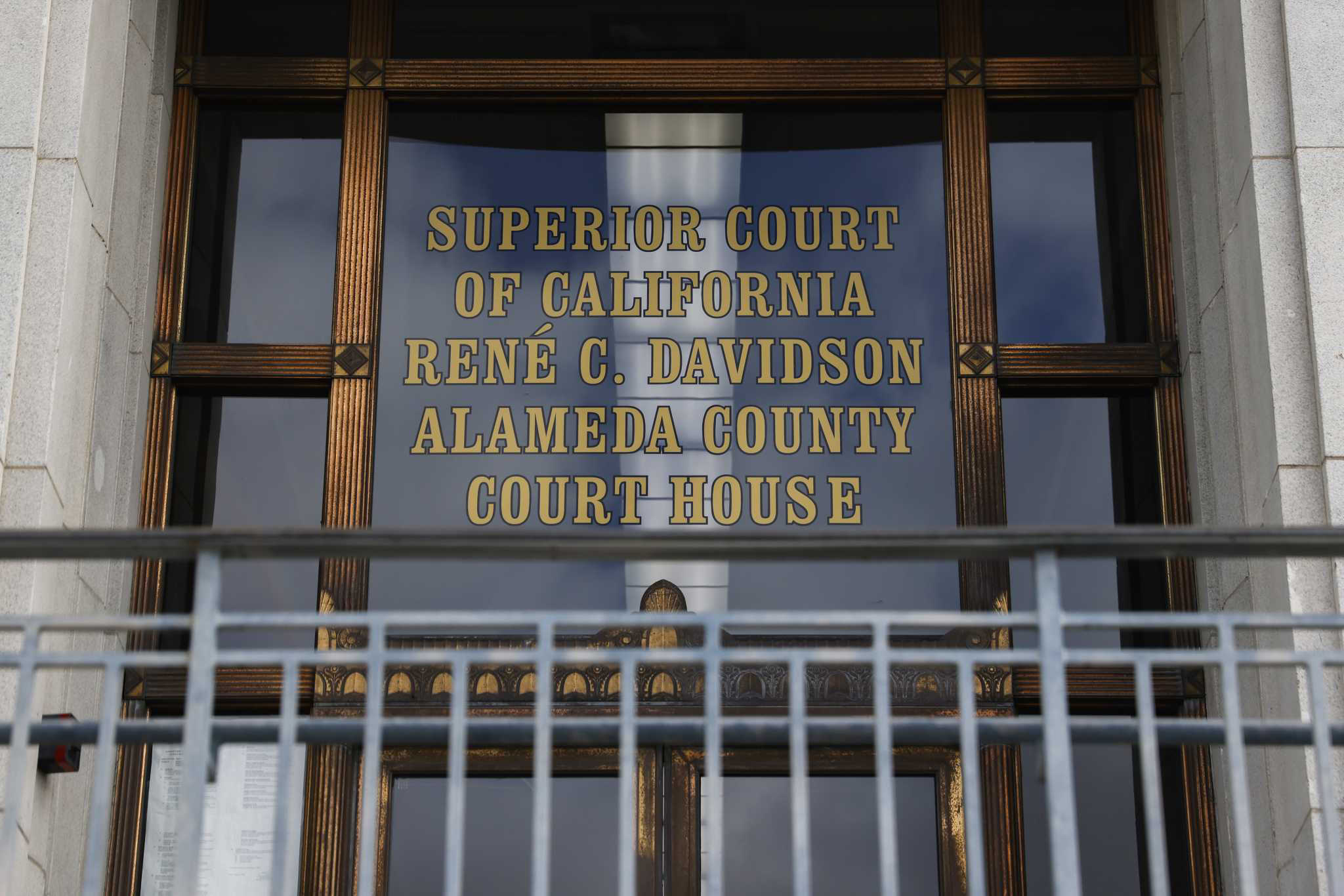 Alameda County court workers go on strike Alameda County court workers go on strike