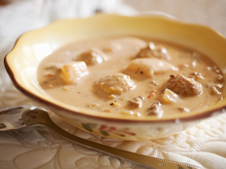 Kohlrabicremesuppe mit Hackbällchen: DER Low-Carb-Turbo-Genuss