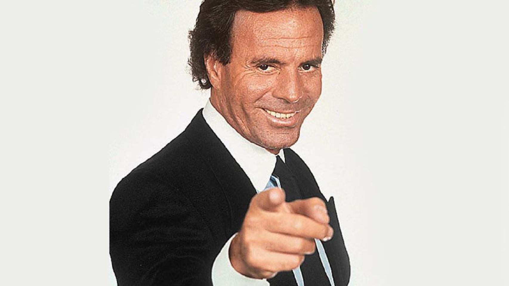 Julio Iglesias, orgullo nacional convertido en meme: una biografía culta  para un mito antimoderno