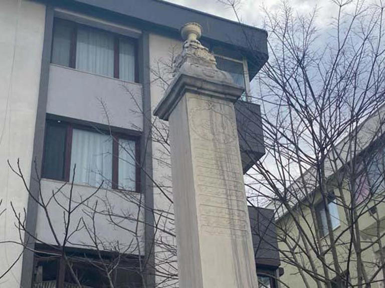 Apartmanlar arasında Padişah mirası: Pek çok insan yanından yürüyüp geçiyor, farkına bile varmıyor