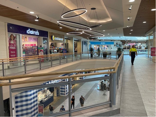 Northbrook Court #39 s Apple Store one of the mall #39 s few remaining stores Northbrook Court #39 s Apple Store one of the mall #39 s few remaining stores