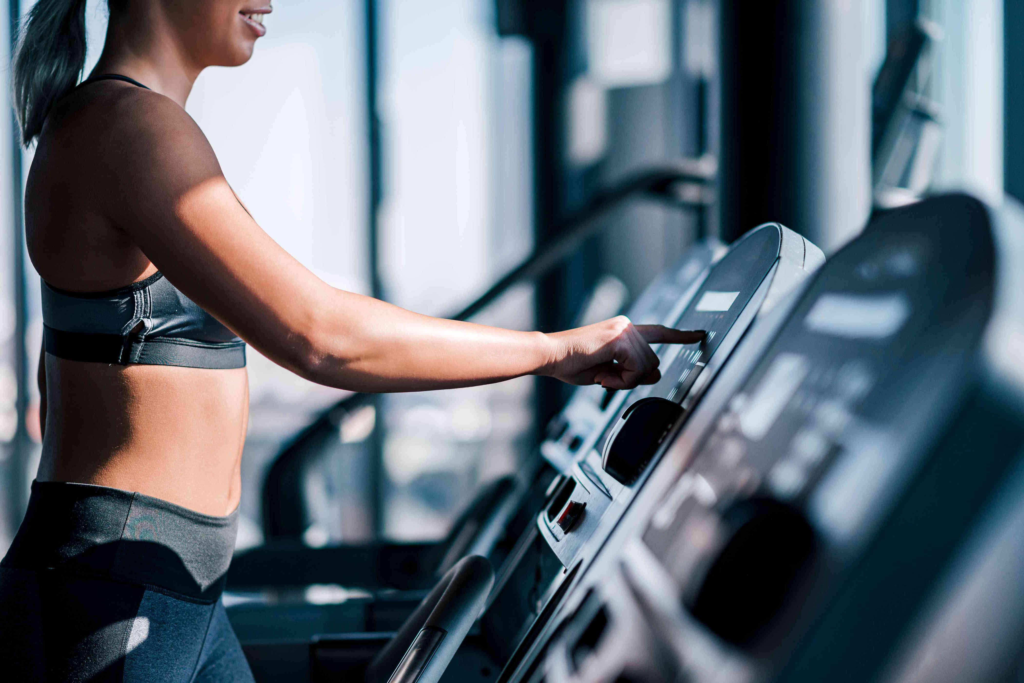 How long should you walk or run on a treadmill to lose belly fat?