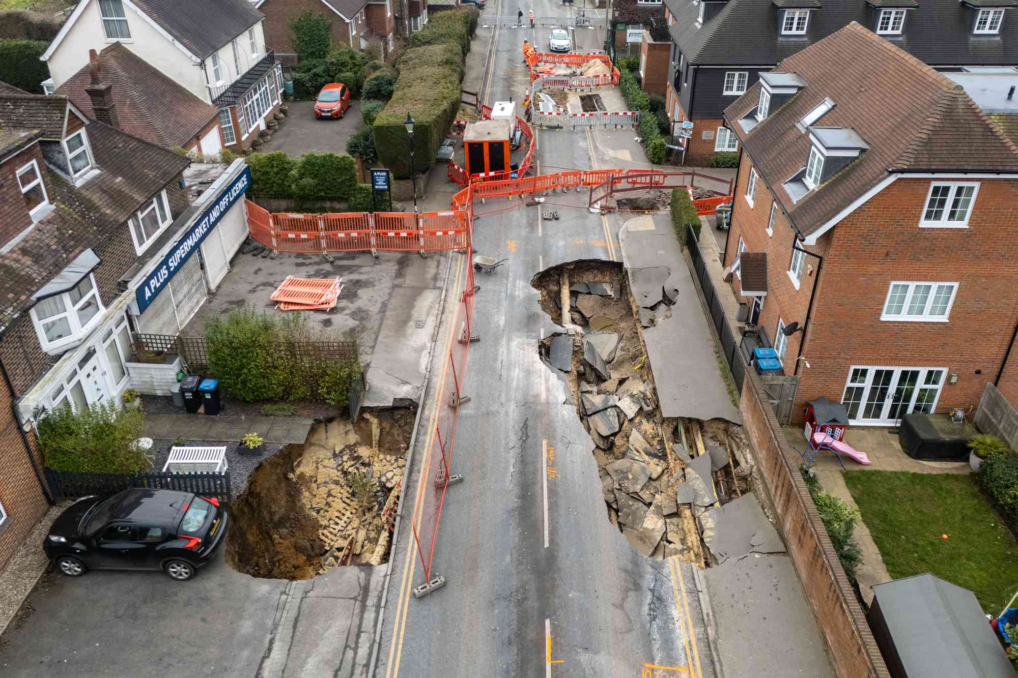 Giant 65Foot Sinkhole Swallows Up Street, Residents Evacuated(00)