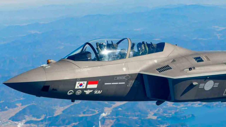 動画: 韓国空軍司令官がKF-21戦闘機をテストし、感銘を受ける