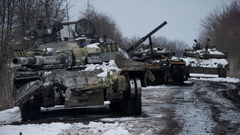 Zerstörte russische Panzer (Archivbild): Russland hat Materialprobleme. (Quelle: IRINA RYBAKOVA/PRESS SERVICE OF THE UKRAINIAN GROUND FORCES/reuters)