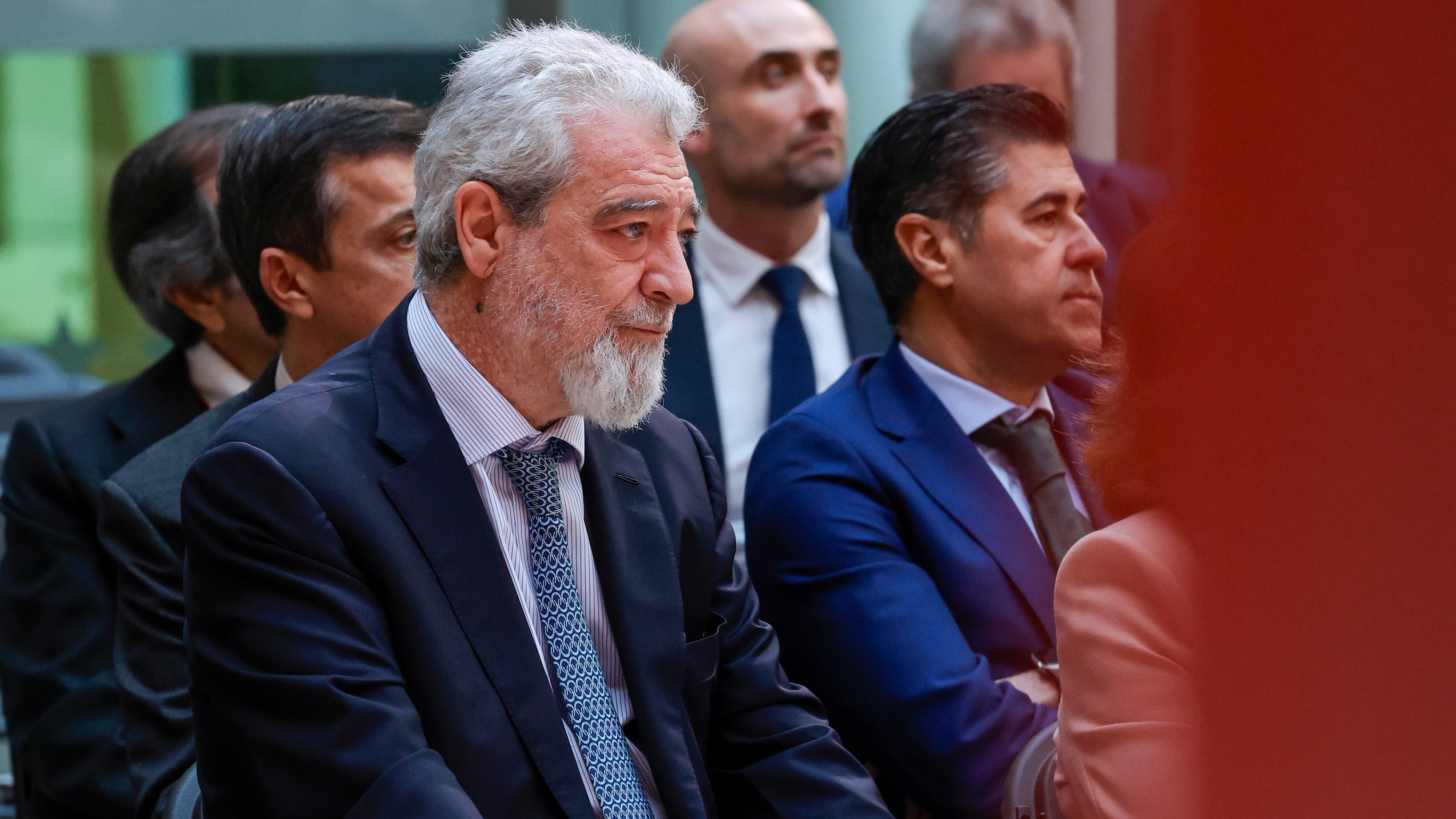 El jefe de gabinete de Ayuso, Miguel Ángel Rodríguez (i) durante la presentación de la Semana Santa de Valladolid este martes en la Real Casa de Correos de Madrid.