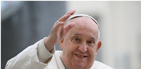 Il Papa migliora ma c'è chi parla di dimissioni