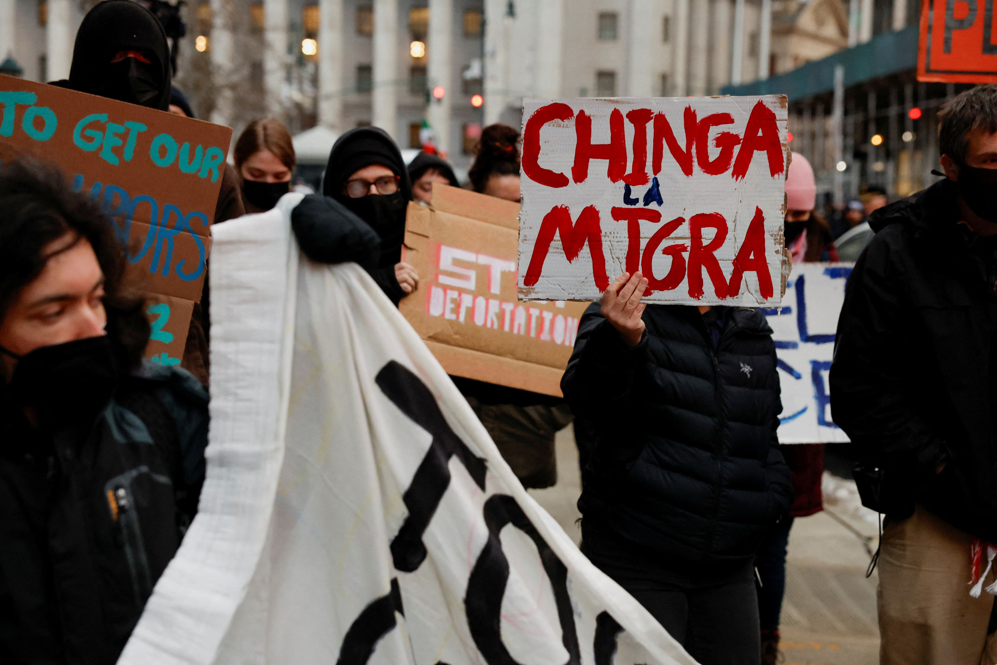 Ante las filtraciones de las redadas del ICE, el DHS tomará medidas drásticas para evitar que se revelen las ubicaciones de los operativos migratorios.