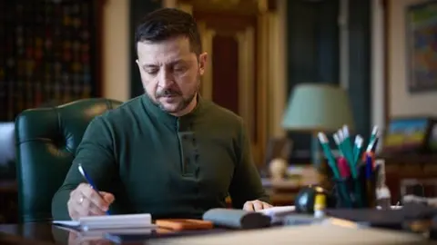 Feijóo exige la comparecencia de Sánchez para aclarar la postura de España ante Ucrania