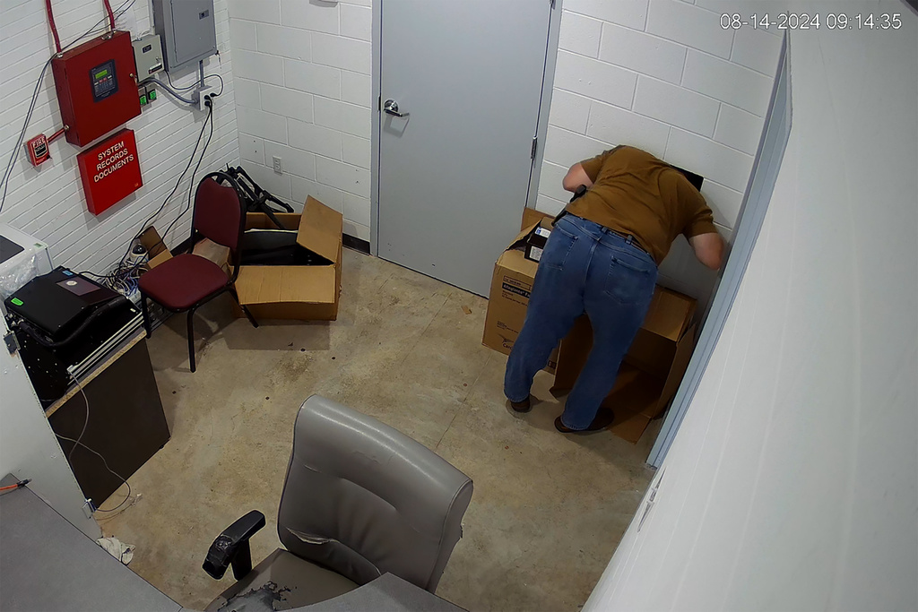 Small Alabama city's police force put on leave after grand jury finds