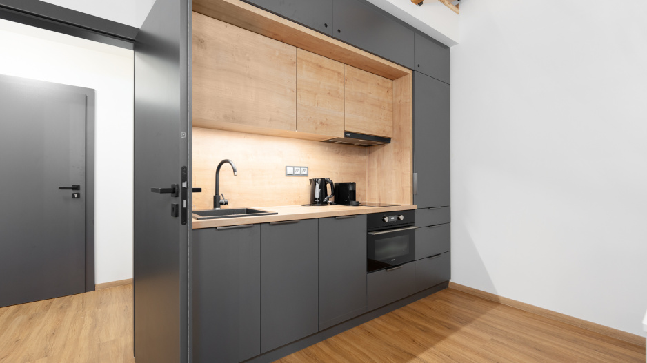 Staré Rolety: Objevte Skryté Poklady a Možnosti Renovace