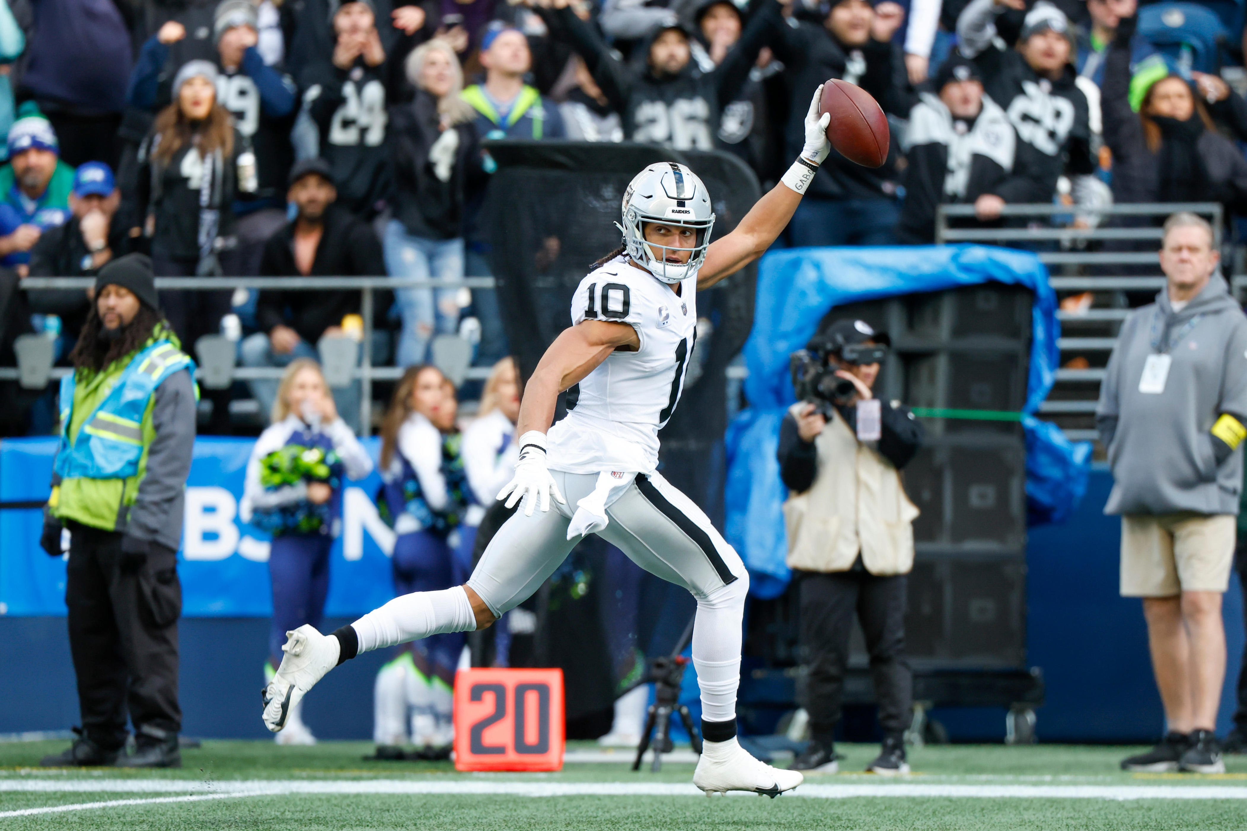 Former Raiders WR activated by Patriots for AFC Championship game