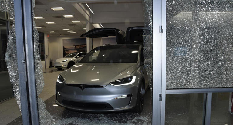 Gunshots fired at a Tesla dealership in Salem, Oregon