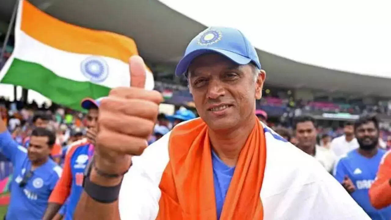 Image for 52-Year-Old Rahul Dravid Returns To Cricket, Plays With Son Anvay; Dismissed For...