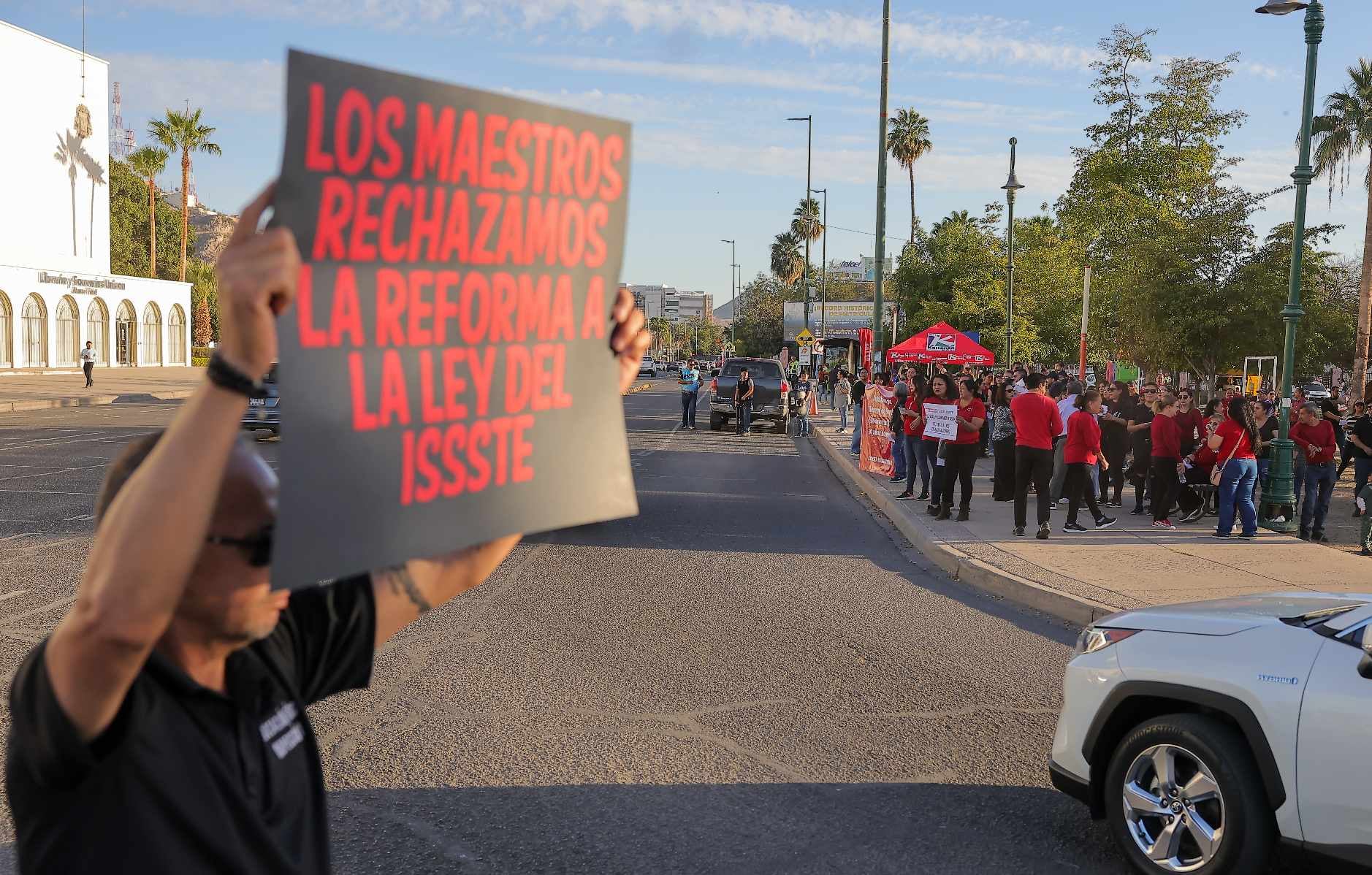 Realizan mitin maestros de la sección 28 y 54 del SNTE en contra de la ...