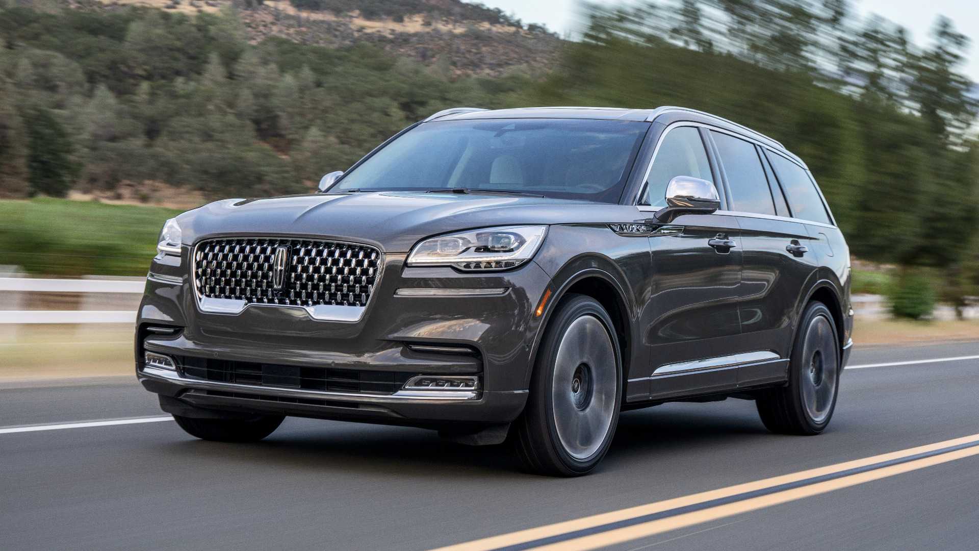 2020 Lincoln Aviator front three-quarter