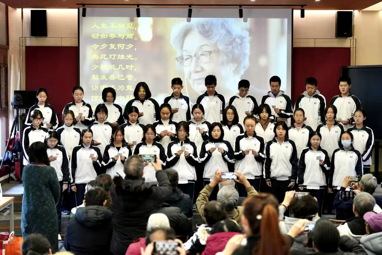 ʮ���и�һ�꼶����ʵ���ѧ�������С������˴�ʿ�����ܷ��߹�ͼ