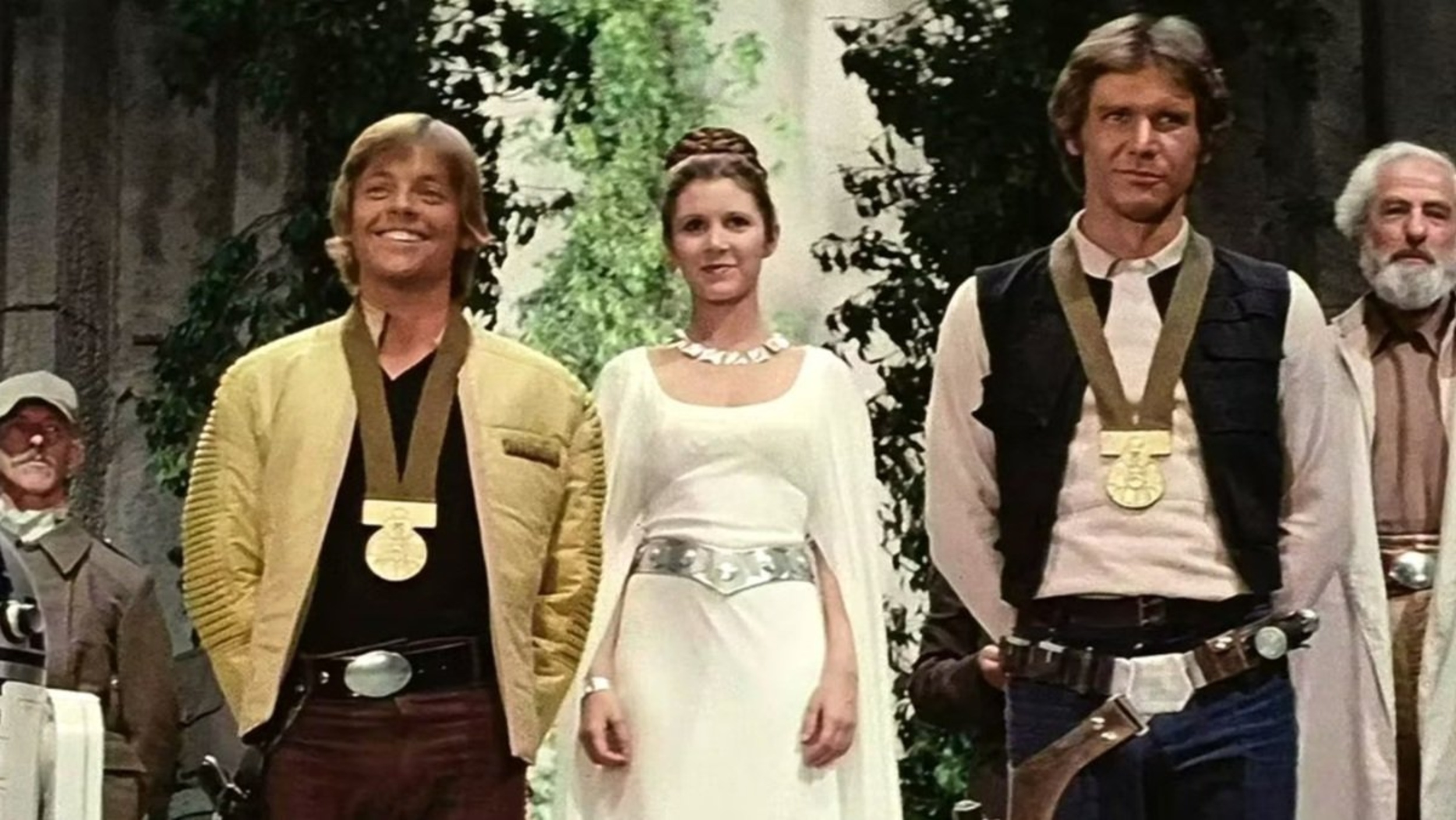 Luke Skywalker’s Medal from A NEW HOPE Will Soon Go Up for Auction