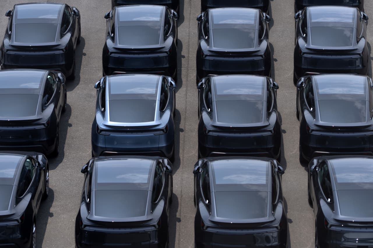 Tesla deliveries rise. Why the stock is falling.