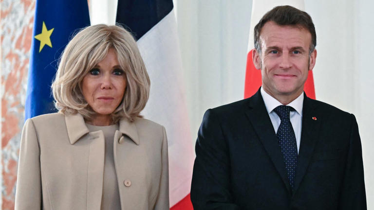 « Il se fait maltraiter par sa femme » : Emmanuel Macron réagit aux attaques de Donald Trump, sa réponse fait mouche (Trump a dit ce que le monde entier a vu en mondovision, alors pour une fois il ne ment pas Dixit AM.)