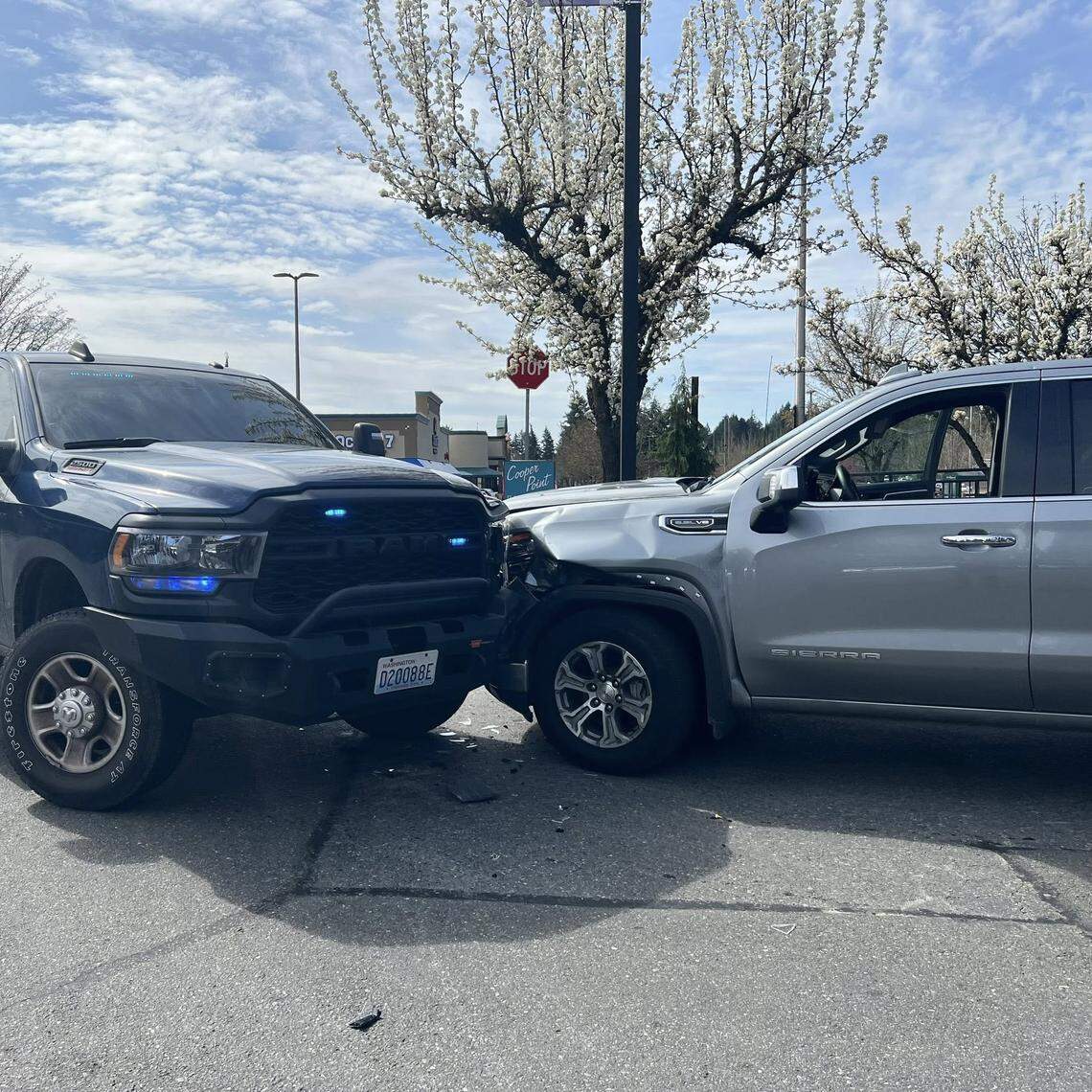 Puyallup man wanted in extortion case arrested after car chase, wreck in Olympia<br><br>