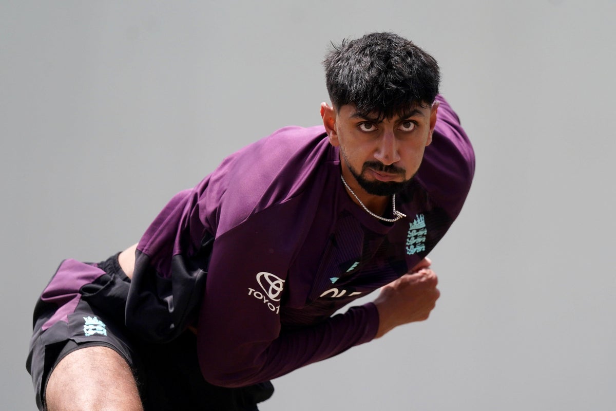 Bashir backed to regain England place after Derbyshire switch