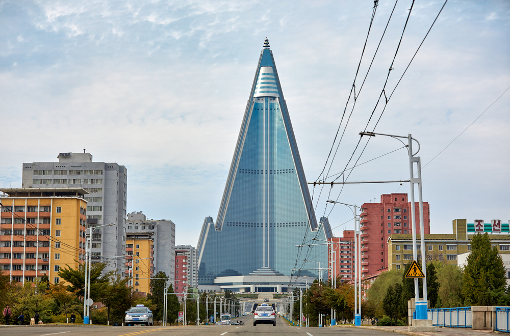 15 famous landmarks that almost were never built