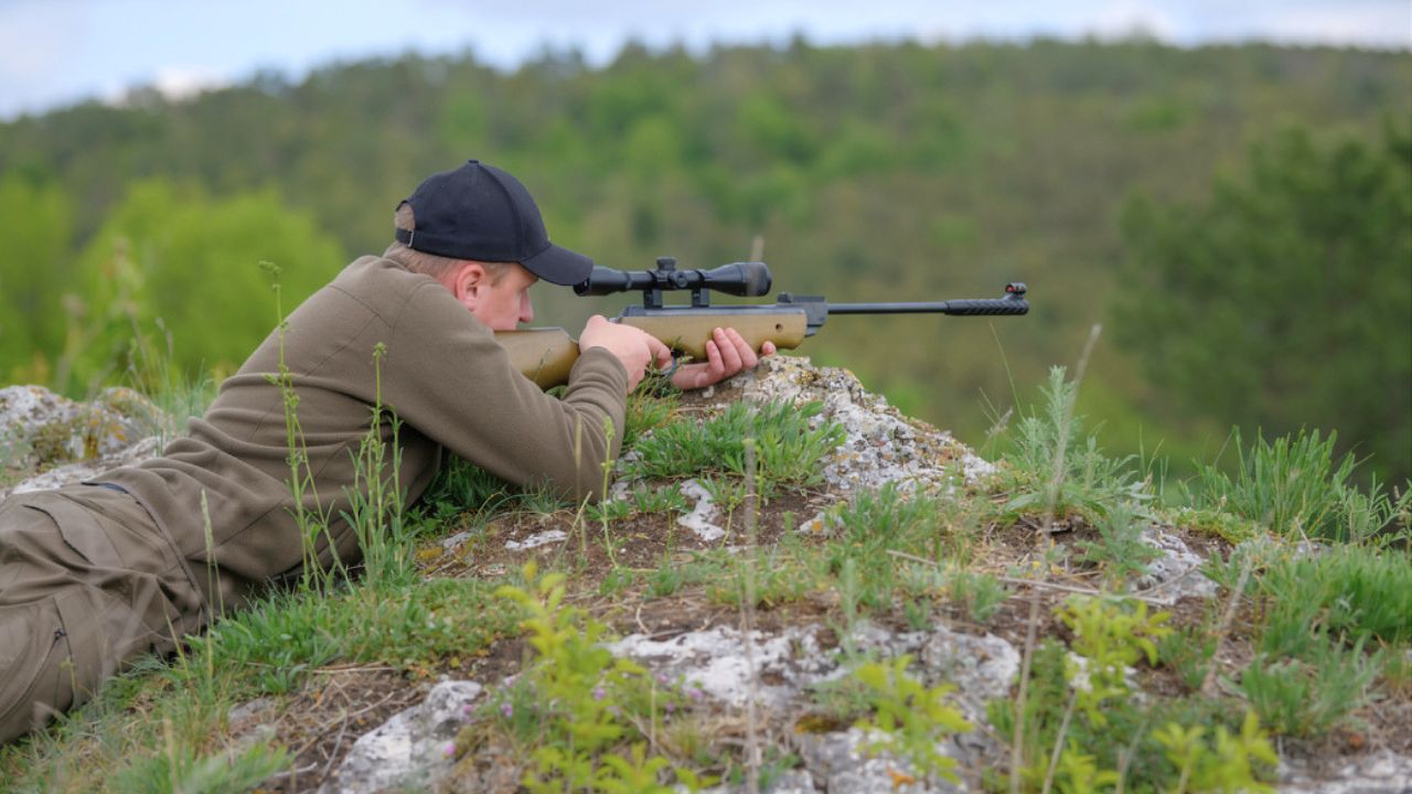What experienced hunters do when someone sets up too close to them