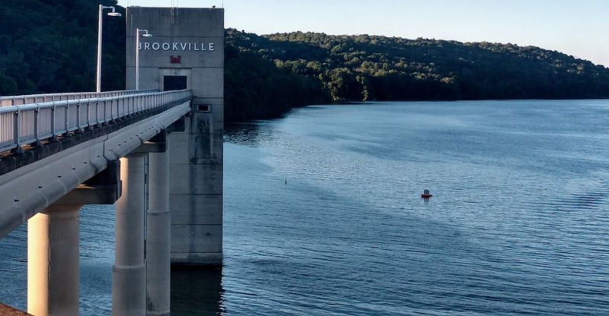 The sunken Indiana ghost town that now sits at the bottom of a 5,000 ...