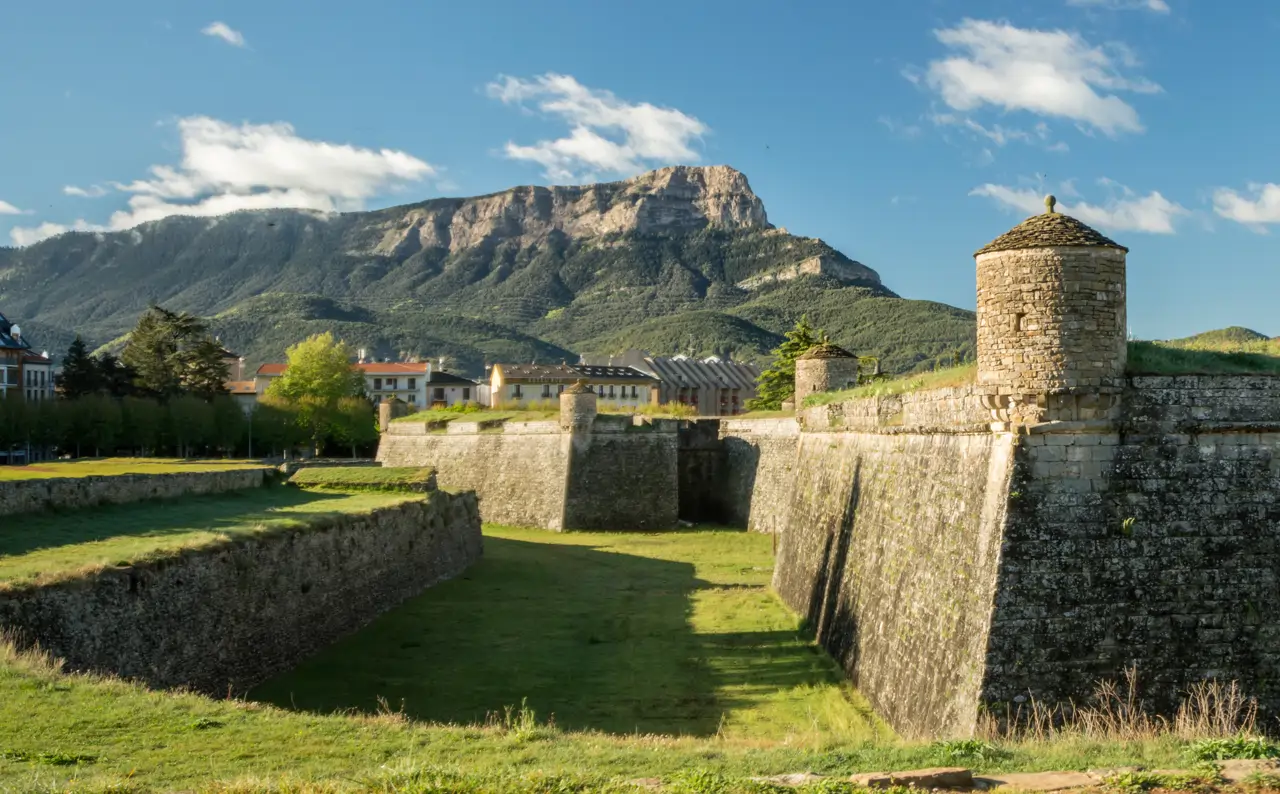 Este es el pueblo de Huesca con la Catedral más bonita del siglo